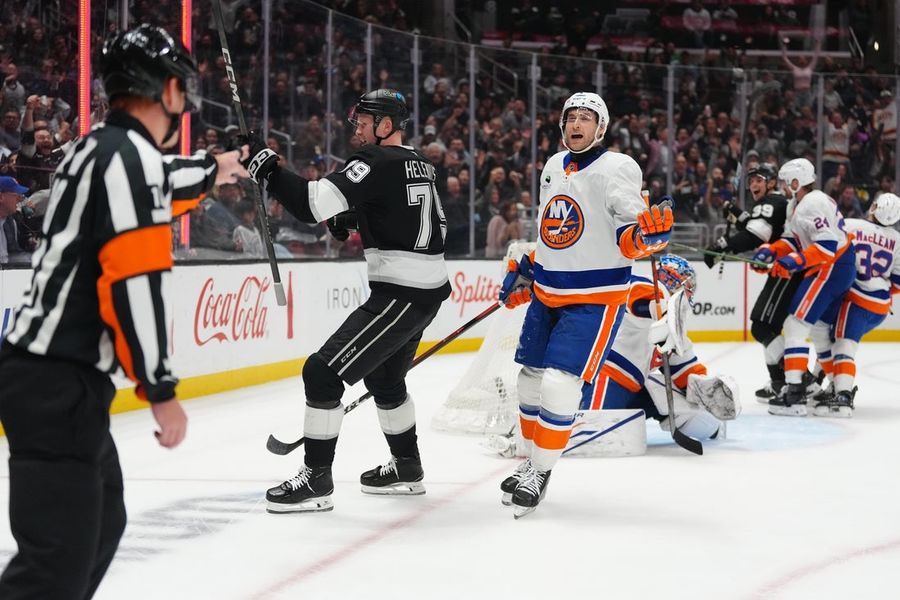 NHL: New York Islanders at Los Angeles Kings