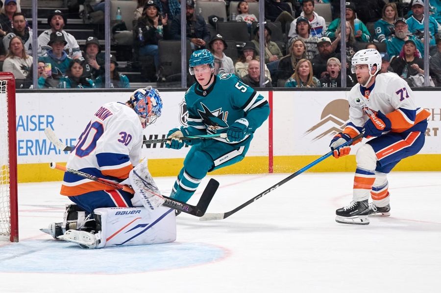 Deadspin | Islanders improve to 9-0 in OT with Bo Horvat game-winner vs. Sharks