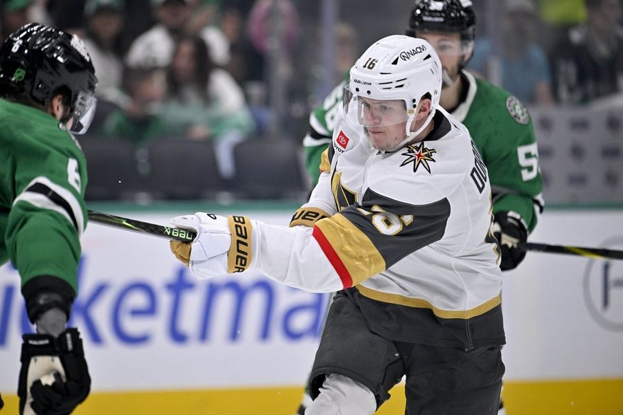 Tras el intercambio, los Rangers firman al delantero Pavel Dorofeyev con un contrato de 7 años y 77 millones de dólares.