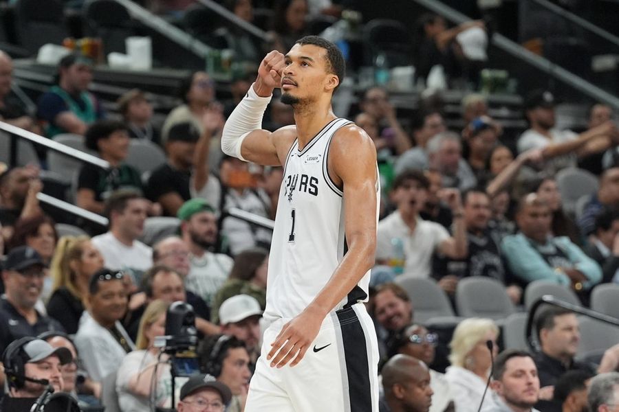 NBA: Boston Celtics vs San Antonio Spurs