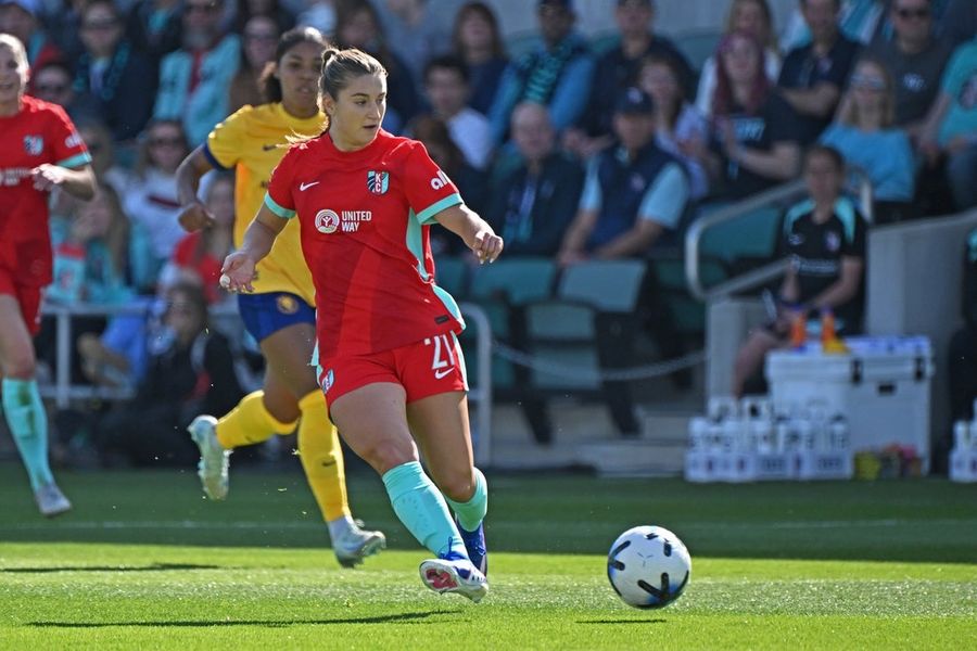 Report: Angel City acquire F Ally Sentnor from Current