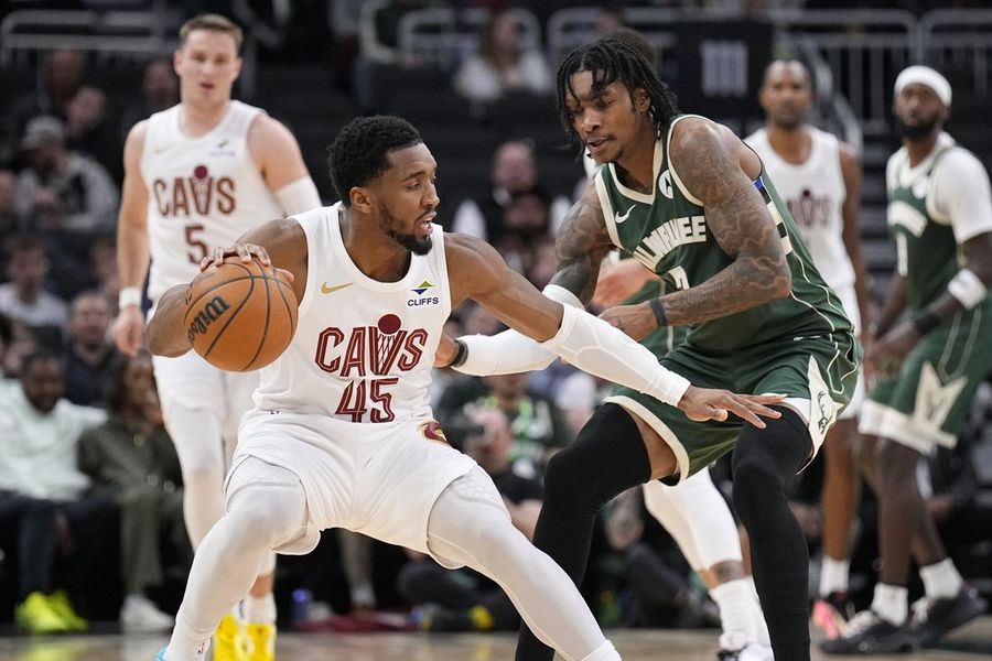 NBA: Cleveland Cavaliers at Milwaukee Bucks