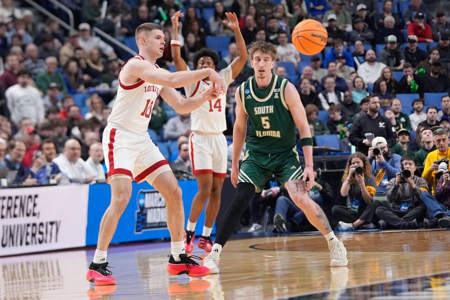 NCAA Basketball: NCAA Tournament First Round-South Florida at Louisville