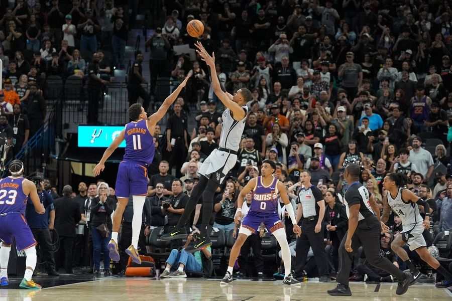 NBA: Phoenix Suns at San Antonio Spurs