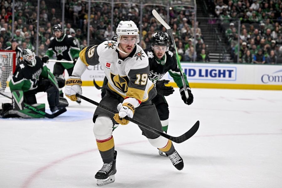 Reilly Smith's late goal lifts Golden Knights past Stars