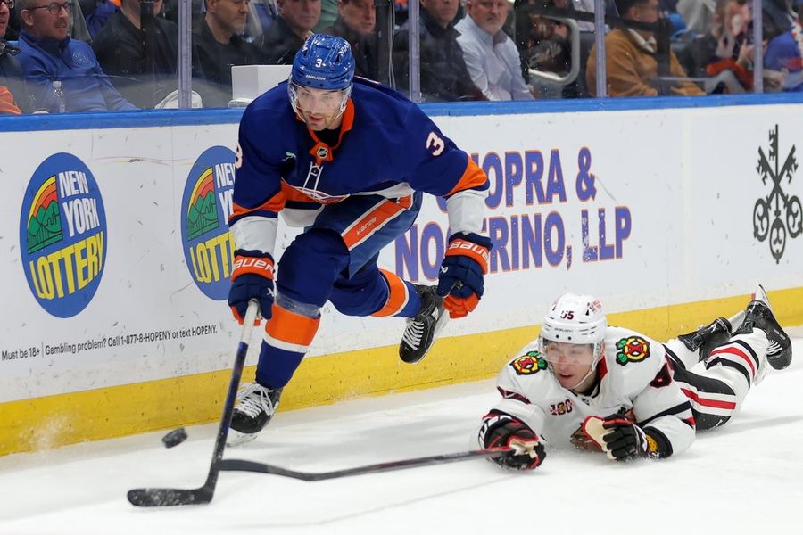 NHL: Chicago Blackhawks at New York Islanders