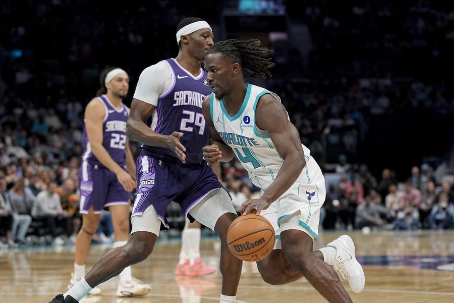 Deadspin | NBA roundup: Hornets sink 26 treys, pummel Kings