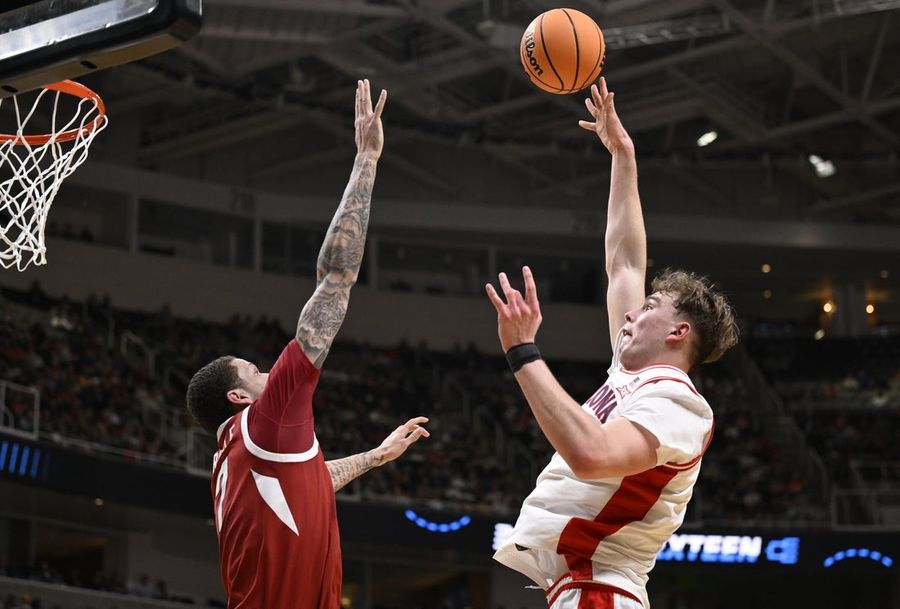 Arizona's sizzling shooting overpowers Arkansas