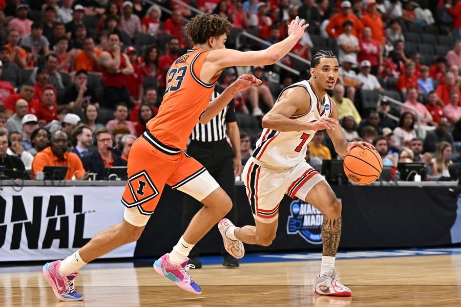 Second-half explosion sends Illinois past Houston into South final