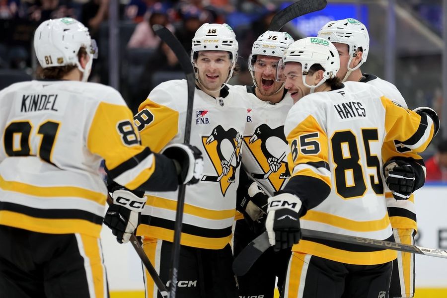NHL: Pittsburgh Penguins at New York Islanders