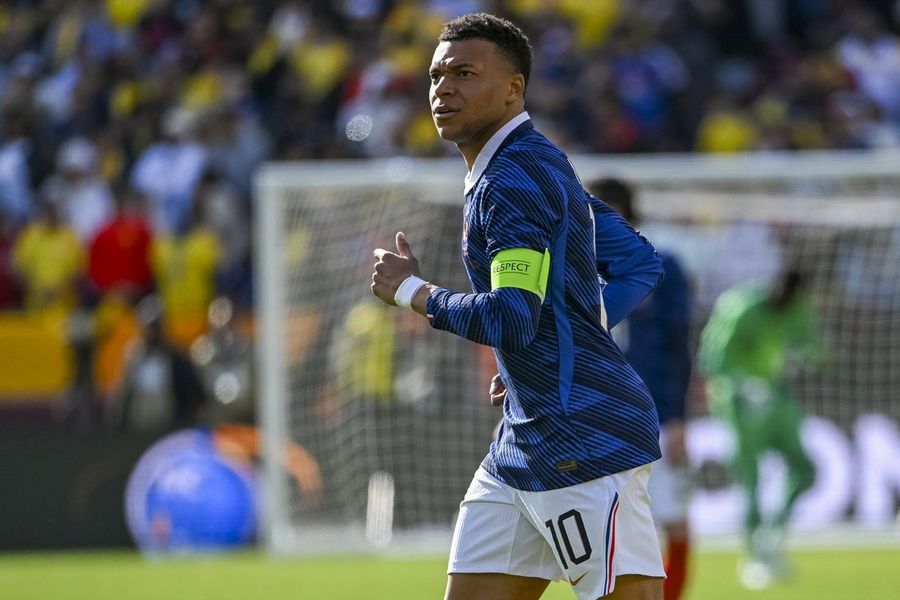 Spain, France open as World Cup favorites; USMNT popular longshot