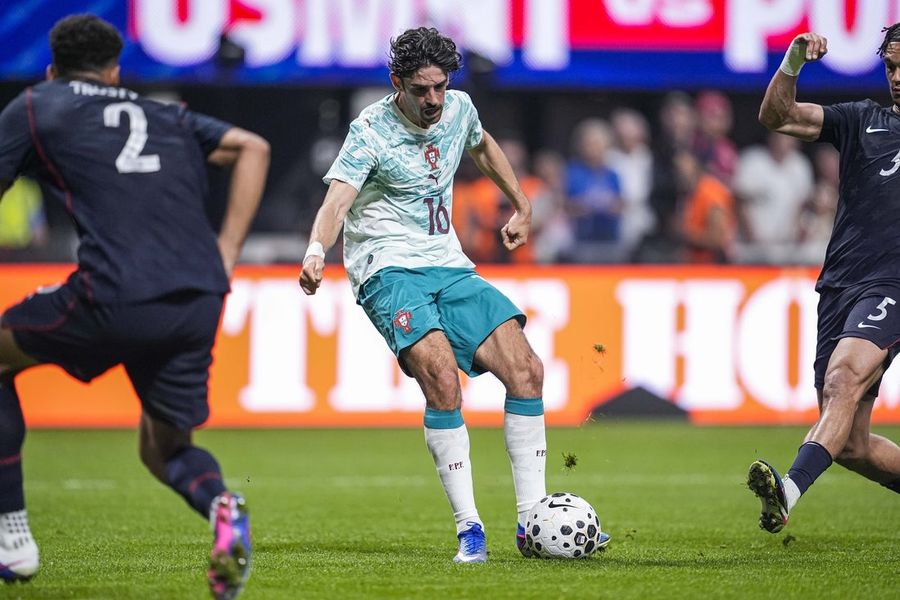 Behind 2 Bruno Fernandes assists, Portugal downs USMNT 2-0