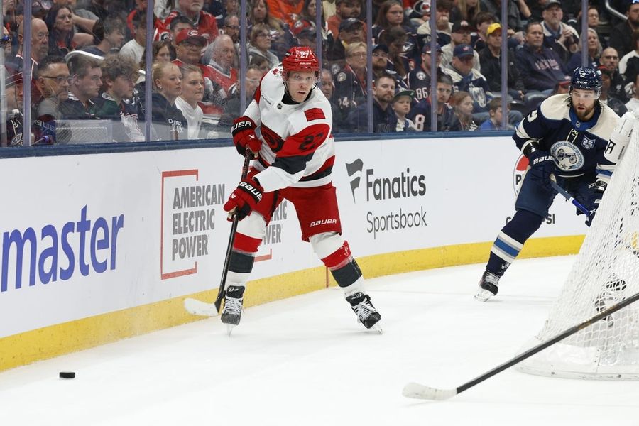Hurricanes erupt late to pull away from Blue Jackets