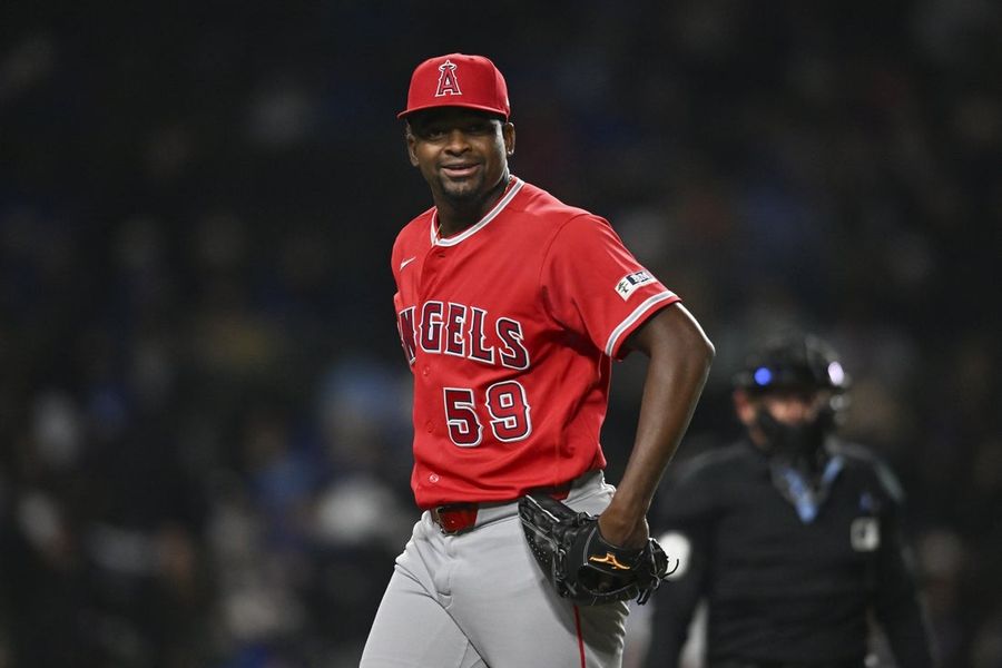 José Soriano lanza 6 entradas sin permitir carreras, los Angels blanquean a los Cubs.