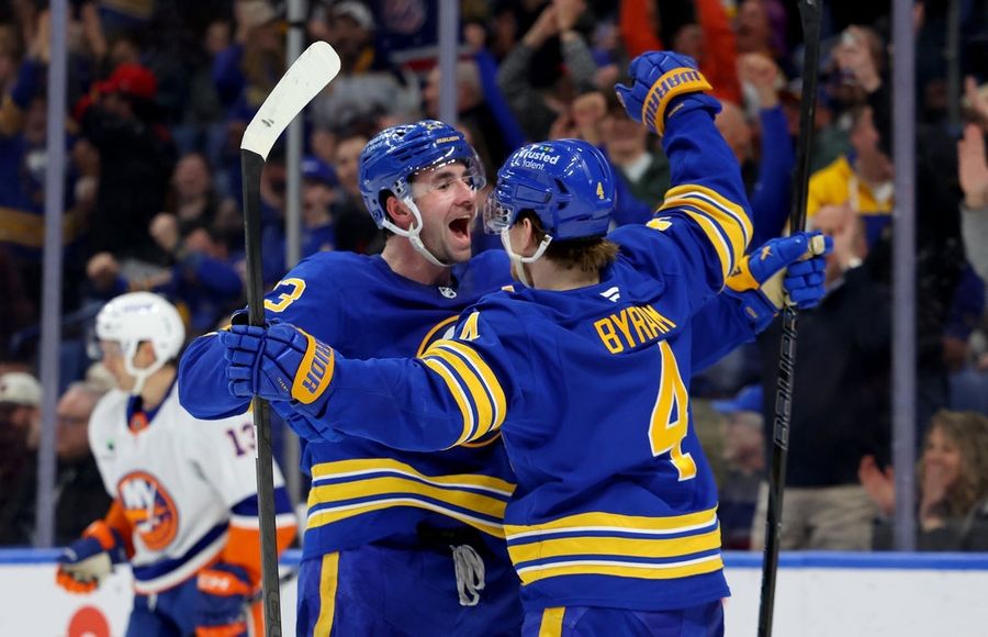 NHL: New York Islanders at Buffalo Sabres