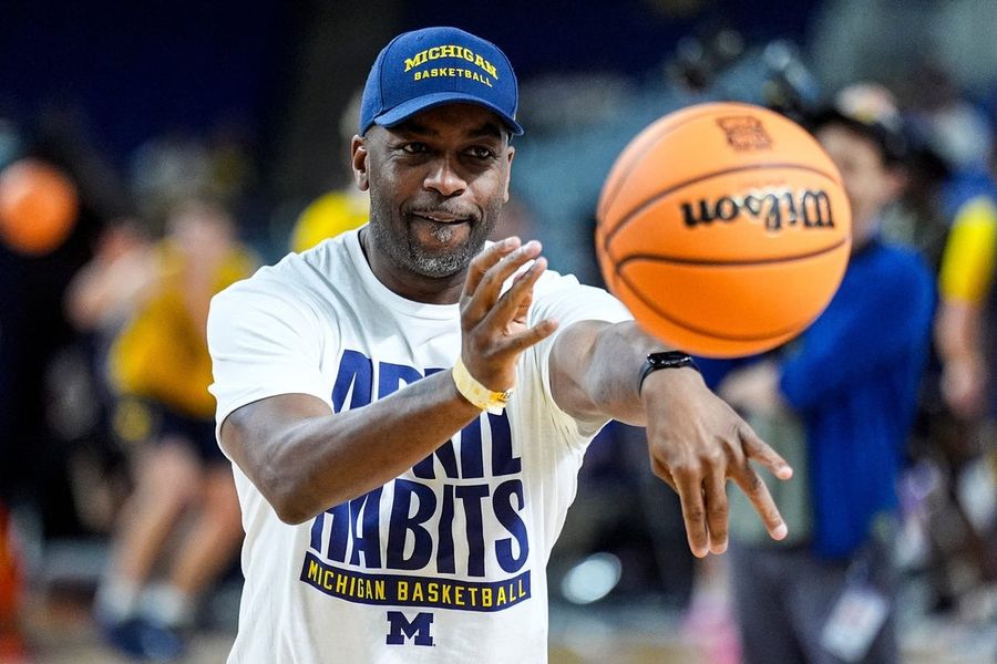 Michigan removes interim tag, names Mike Boynton Jr. as coach