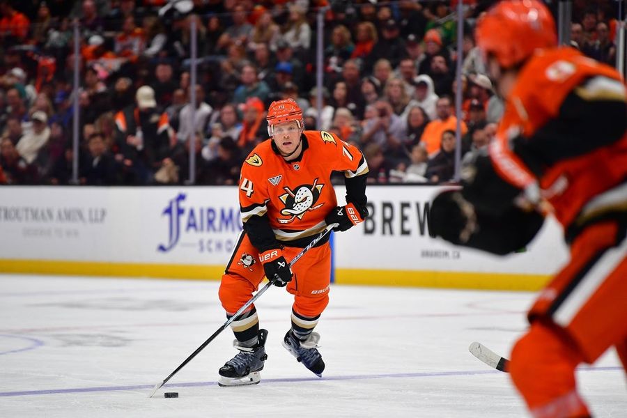 Ducks close to snapping playoff drought as Canucks visit