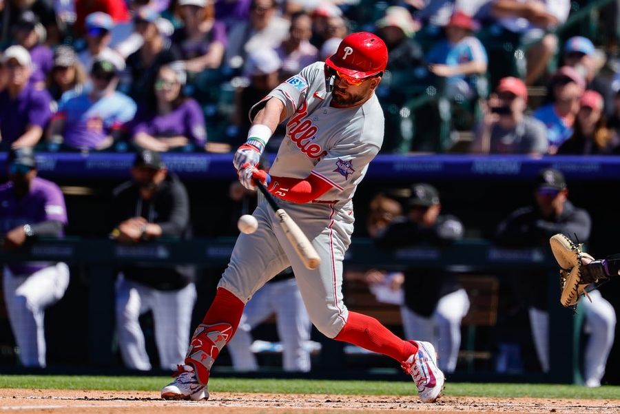 Phillies work to get bats going in series opener against Giants  
