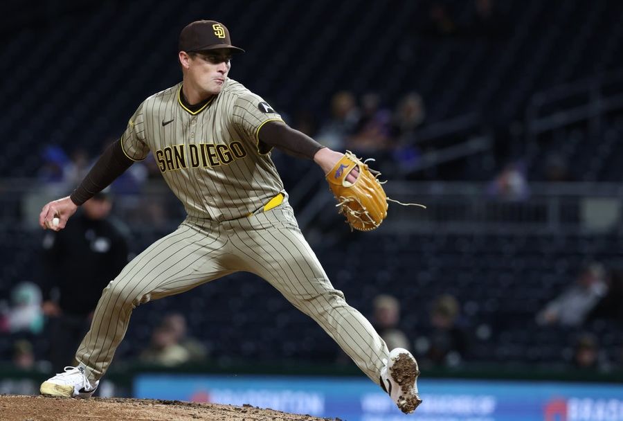 Pirates obtain RHP Ron Marinaccio from Padres