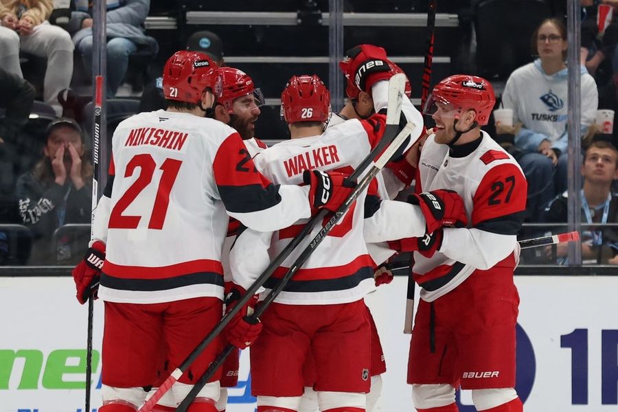 Canes stop Mammoth, pad Eastern Conference lead