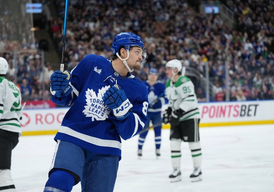 Penguins acquire F Nick Robertson from Maple Leafs