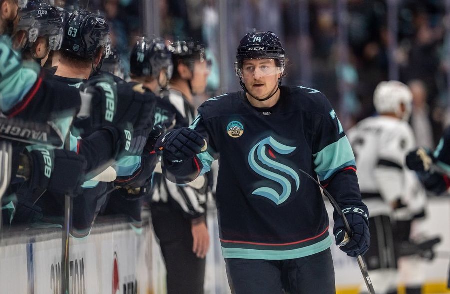 Los Kraken renuevan el contrato del delantero Bobby McMann por 6 años y 34,5 millones de dólares.