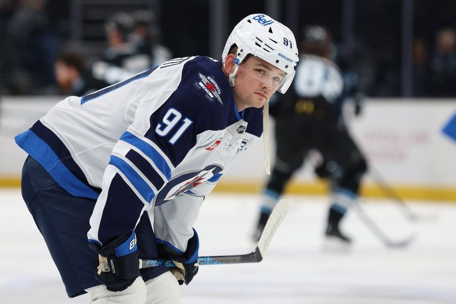 Jets, F Cole Perfetti avoid arbitration with 5-year, $30M deal