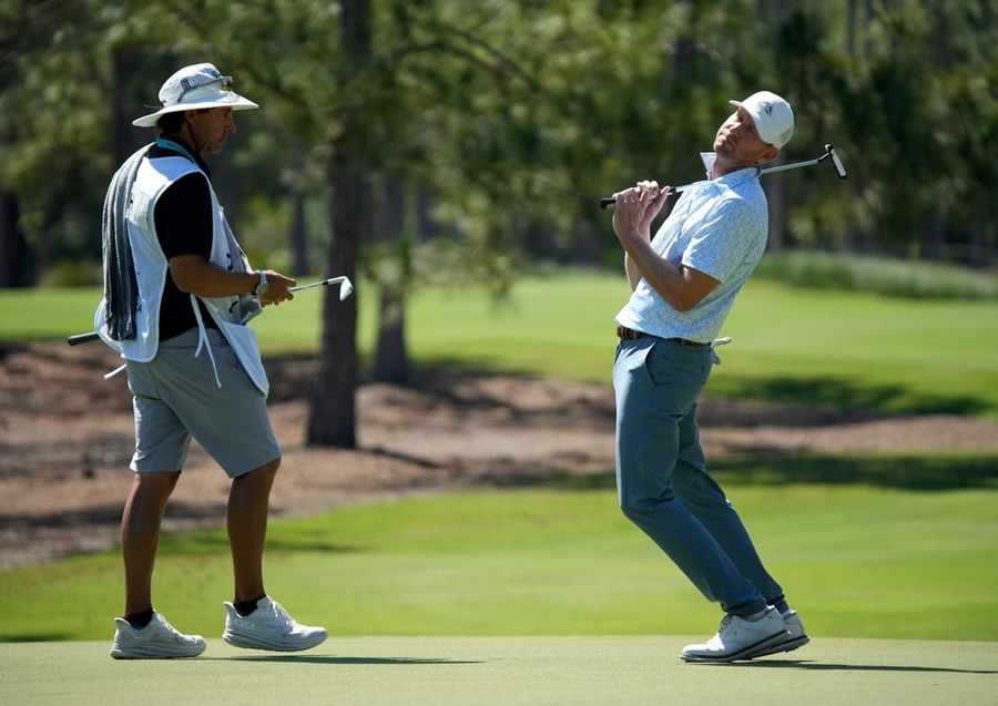 Vaughn Taylor takes 1-stroke lead as field blisters Warwick Hills  