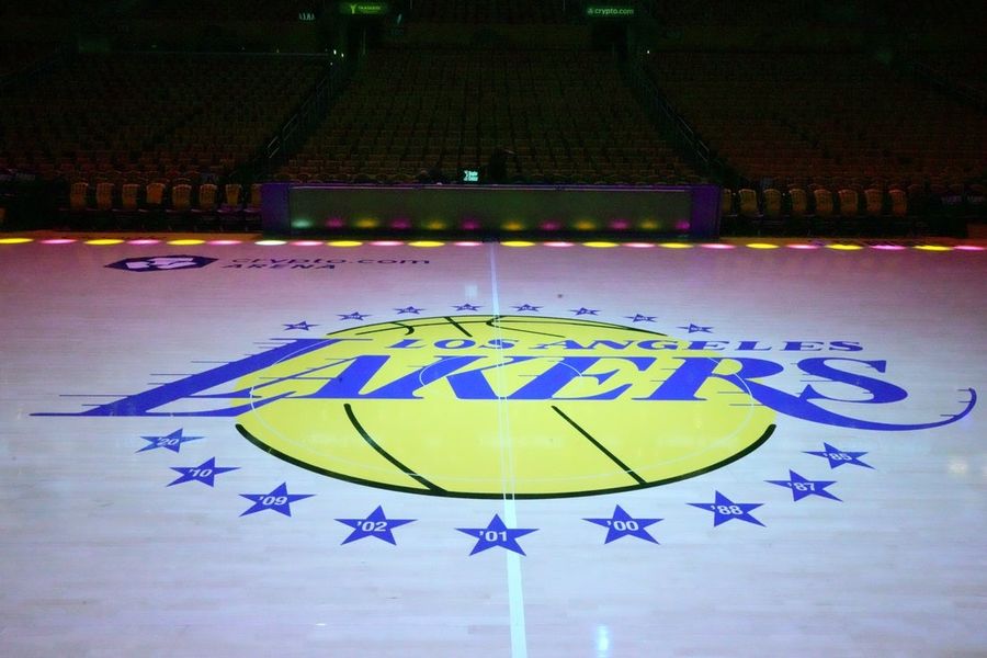Notícia: Josh Kushner e Bob Iger comprarão os Lakers por um valor recorde de US$ 12,5 bilhões.