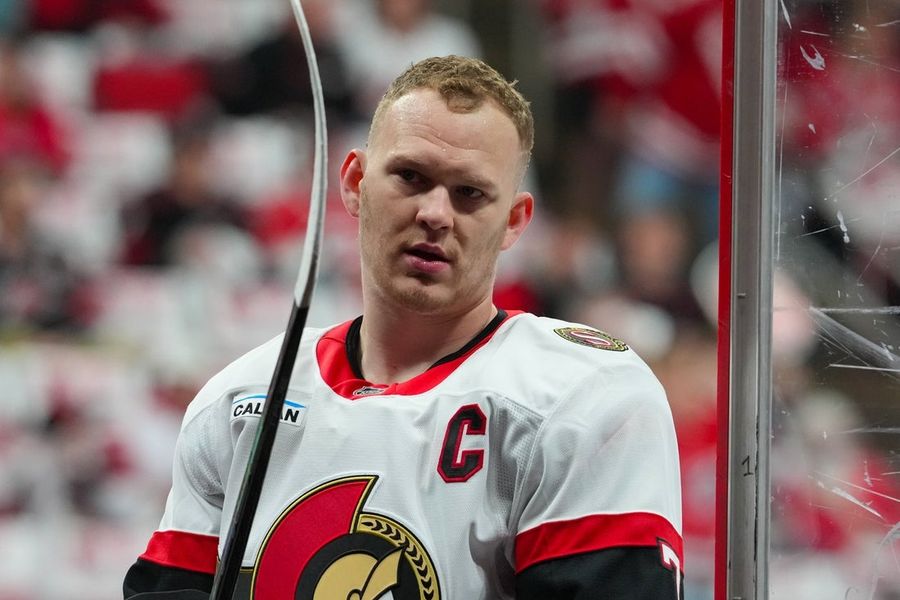 Gerente general de los Senators: Brady Tkachuk solicitó ser traspasado a los Panthers.