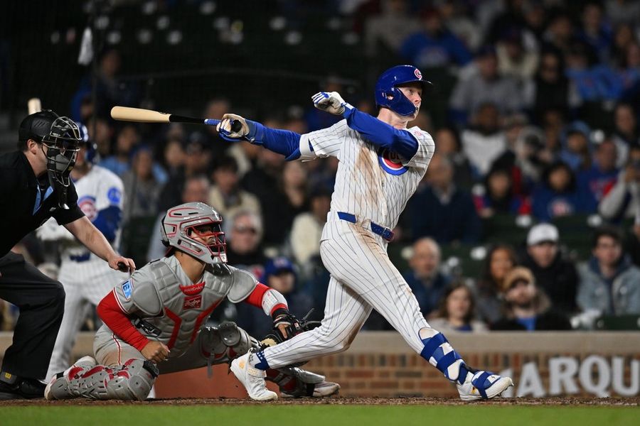 Os Cubs, em ótima fase, levam o ataque à vitória no último jogo contra os Phillies, que estão em má fase.