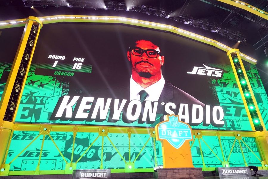 Jets first-round TE Kenyon Sadiq out weeks after hernia surgery