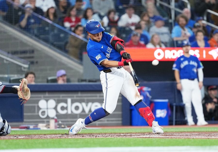 Blue Jays hold on to get one back from Guardians 