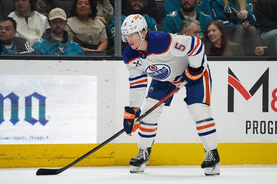 Los Oilers firman al defensa Connor Murphy con un contrato de 5 años y 20,5 millones de dólares.
