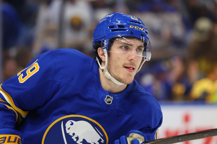 El delantero Peyton Krebs renueva con los Sabres por 4 años y 18 millones de dólares.