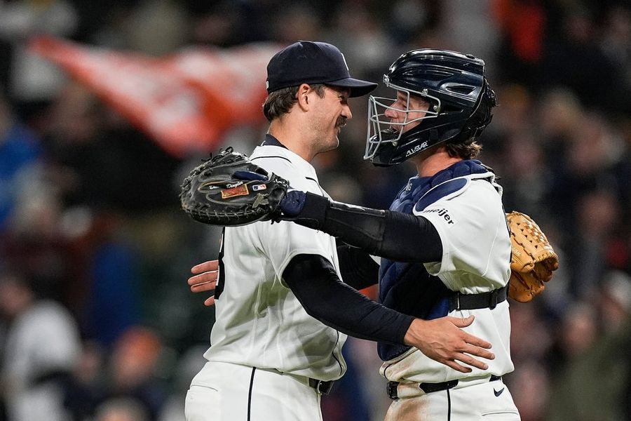 Tigers hope to steal a series from Rangers   