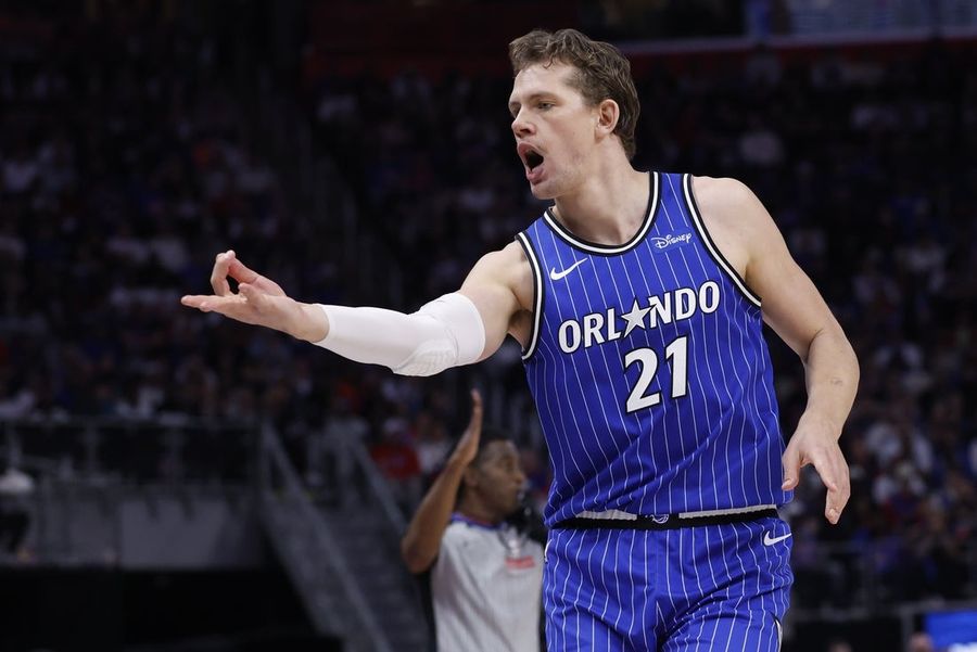 Los Nets firman al pívot Moritz Wagner con un contrato multianual.