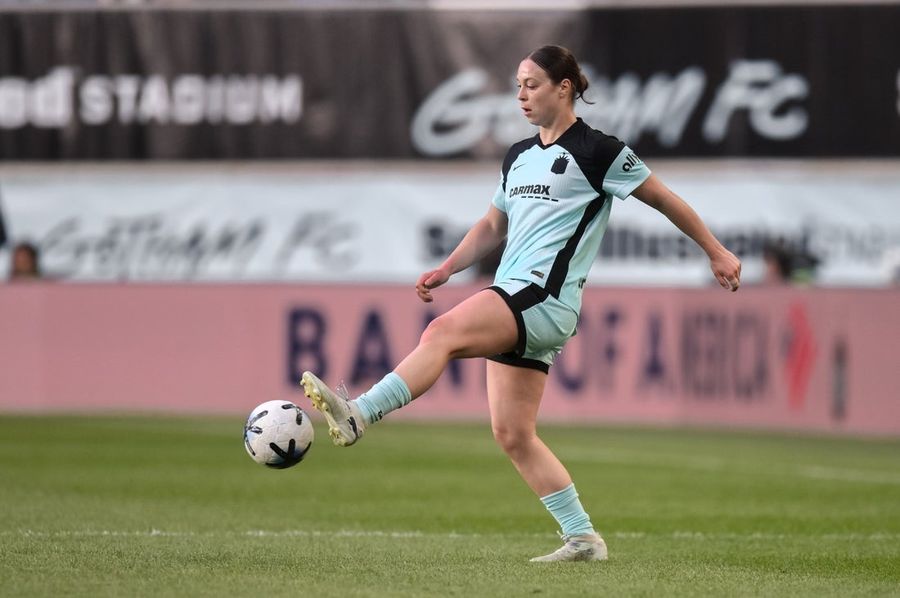 Boston acquires hometown D Lilly Reale from Gotham