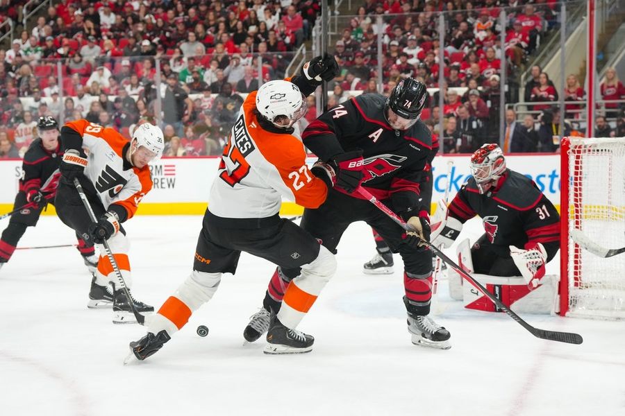 NHL: Stanley Cup Playoffs-Philadelphia Flyers at Carolina Hurricanes