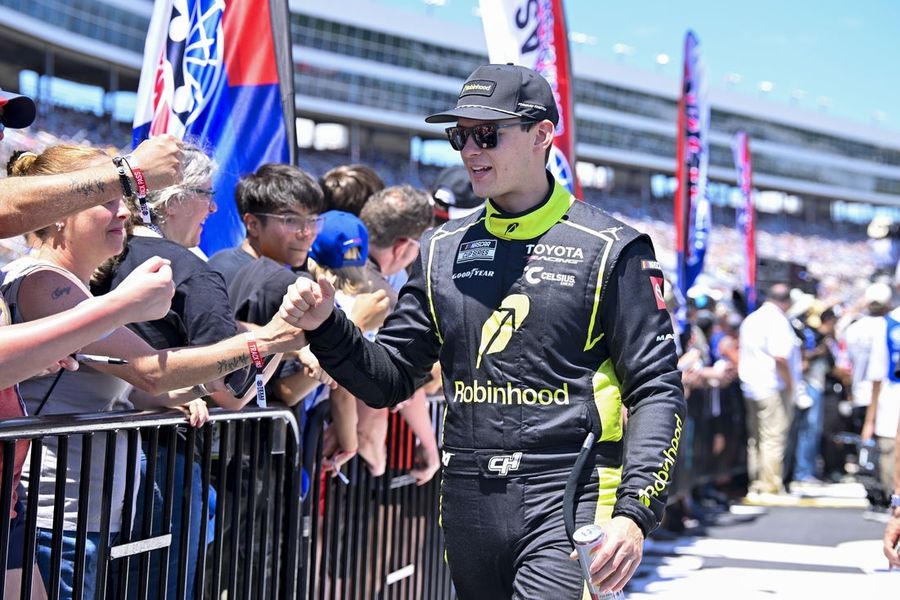 Corey Heim holds off Kaden Honeycutt to win Truck race at Michigan
