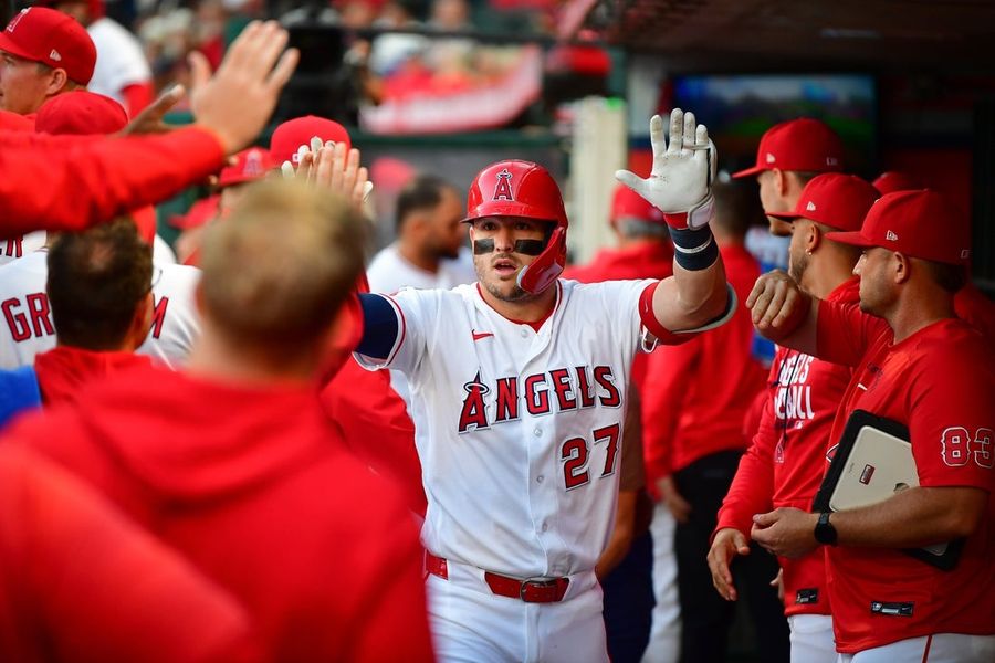 Mike Trout moves up HR list as Angels down White Sox