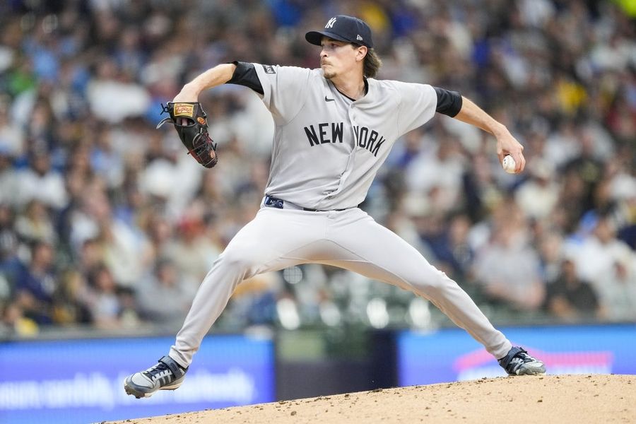 MLB: New York Yankees at Milwaukee Brewers