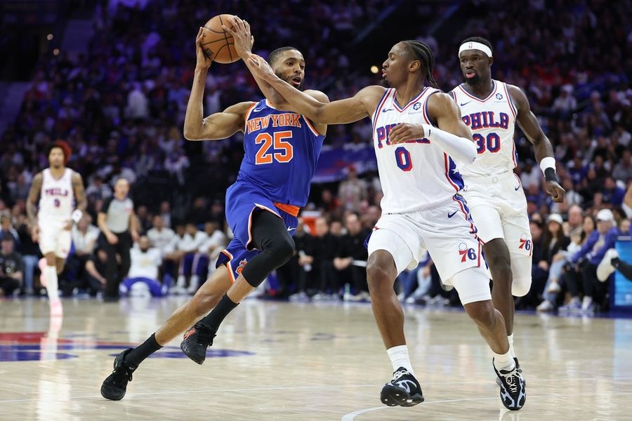 Jalen Brunson anota 33 puntos y los Knicks se acercan a barrer a los Sixers.