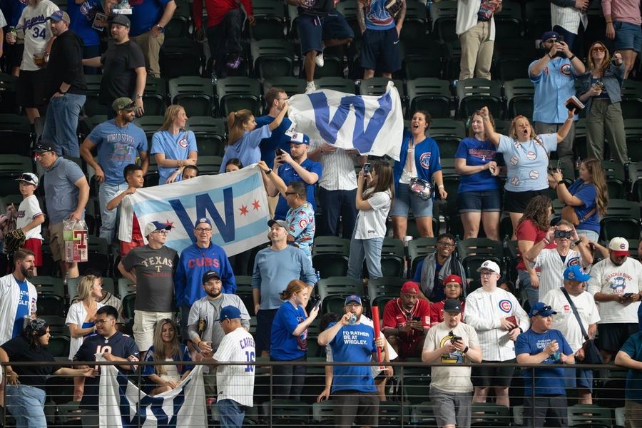 Los Rangers y los Cubs, que se dirigen en direcciones opuestas, se enfrentan en Texas.
