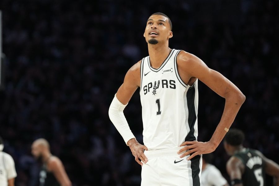 Spurs C Victor Wembanyama throws elbow, ejected from Game 4