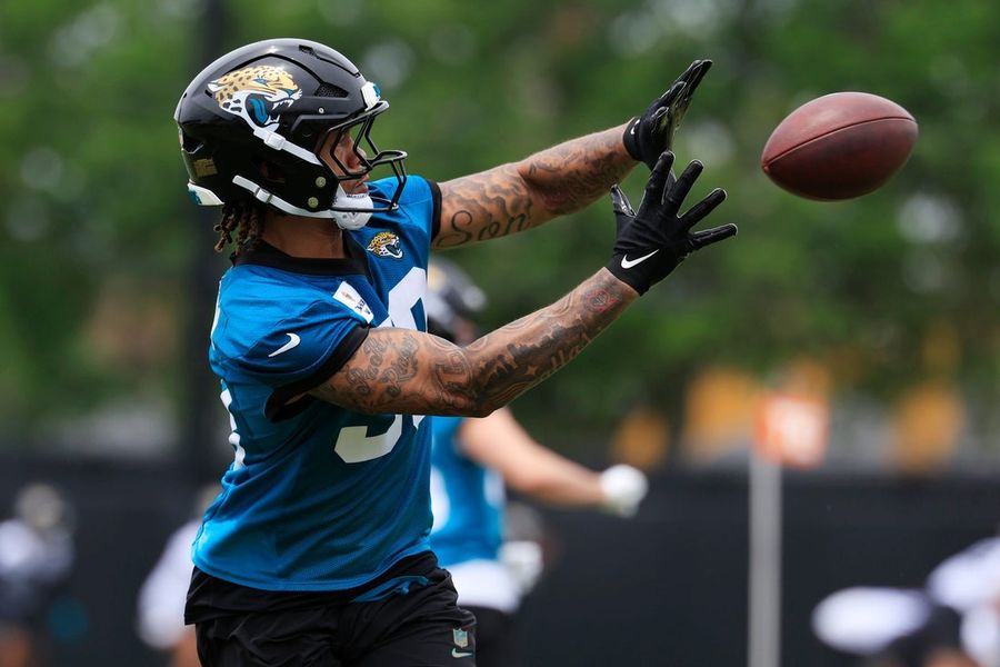 Eagles' Ja’Quinden Jackson has full movement after leaving game by ambulance