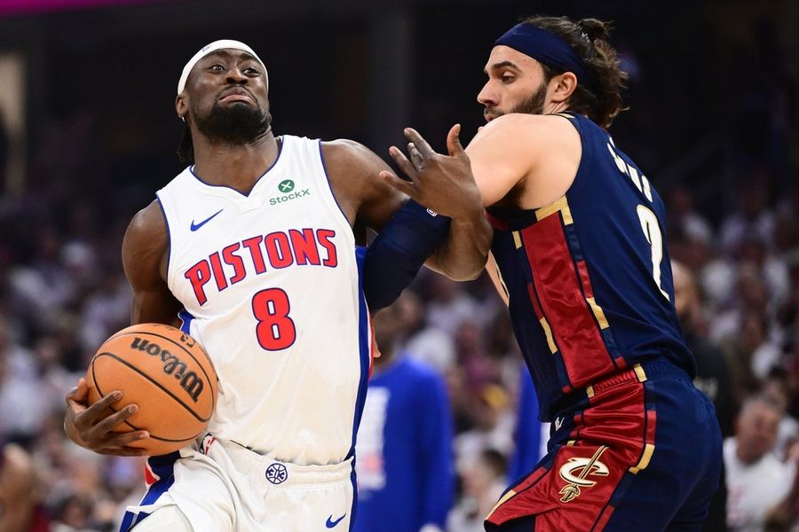 Report: Caris LeVert to Bucks, Khris Middleton to Wizards in 6-team trade