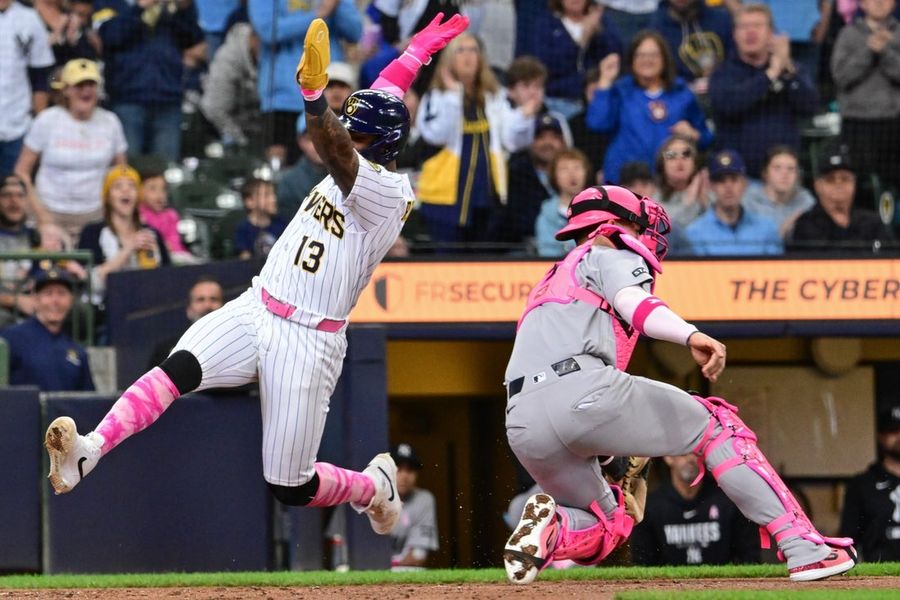 MLB: New York Yankees at Milwaukee Brewers
