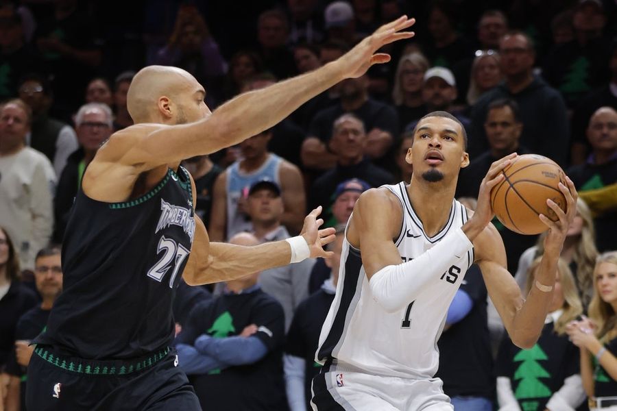 NBA: Playoffs-San Antonio Spurs at Minnesota Timberwolves