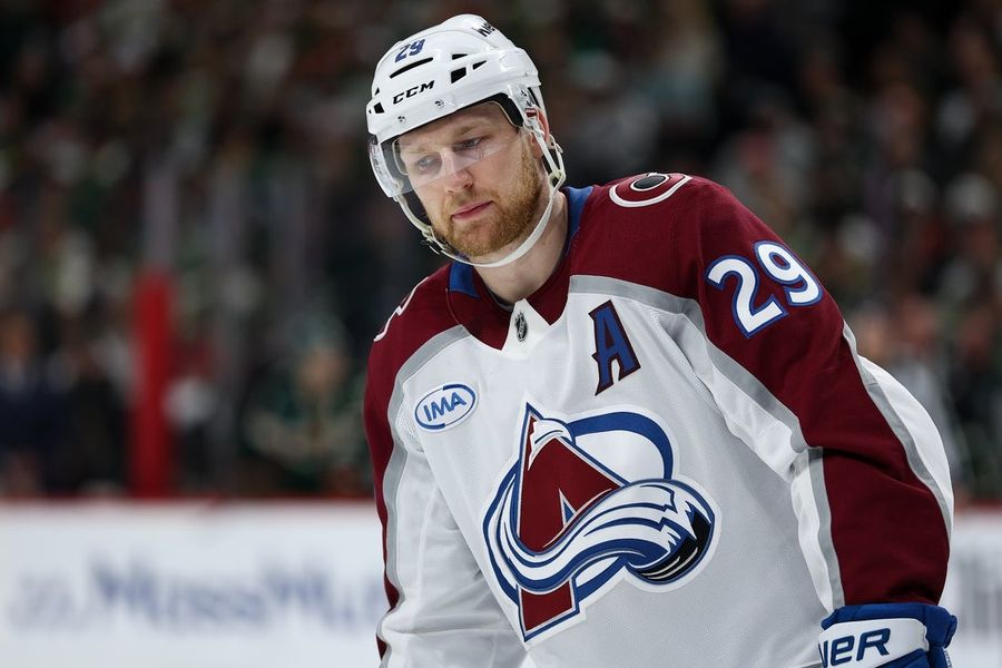 Avs' Nathan MacKinnon, bloodied by puck to face, returns to game